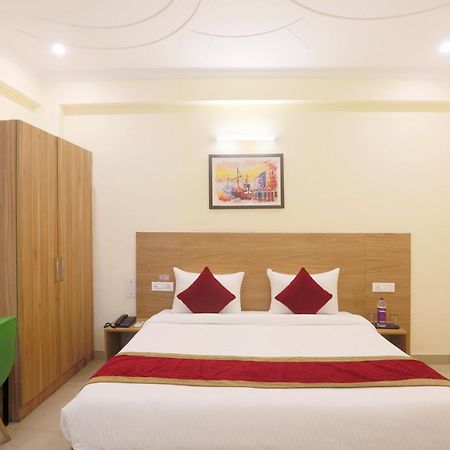 Hotel Lemon Suites & Banquet Noida Sector 62 Екстериор снимка