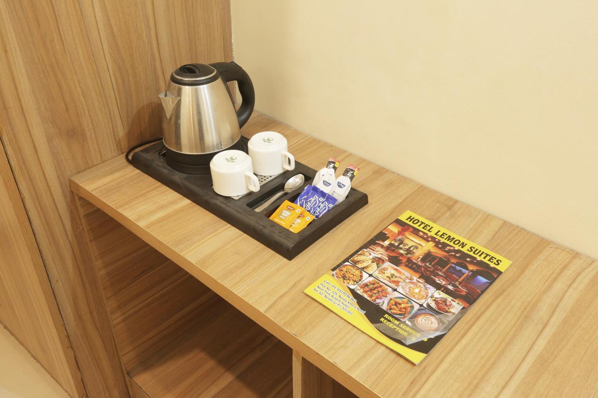 Hotel Lemon Suites & Banquet Noida Sector 62 Екстериор снимка
