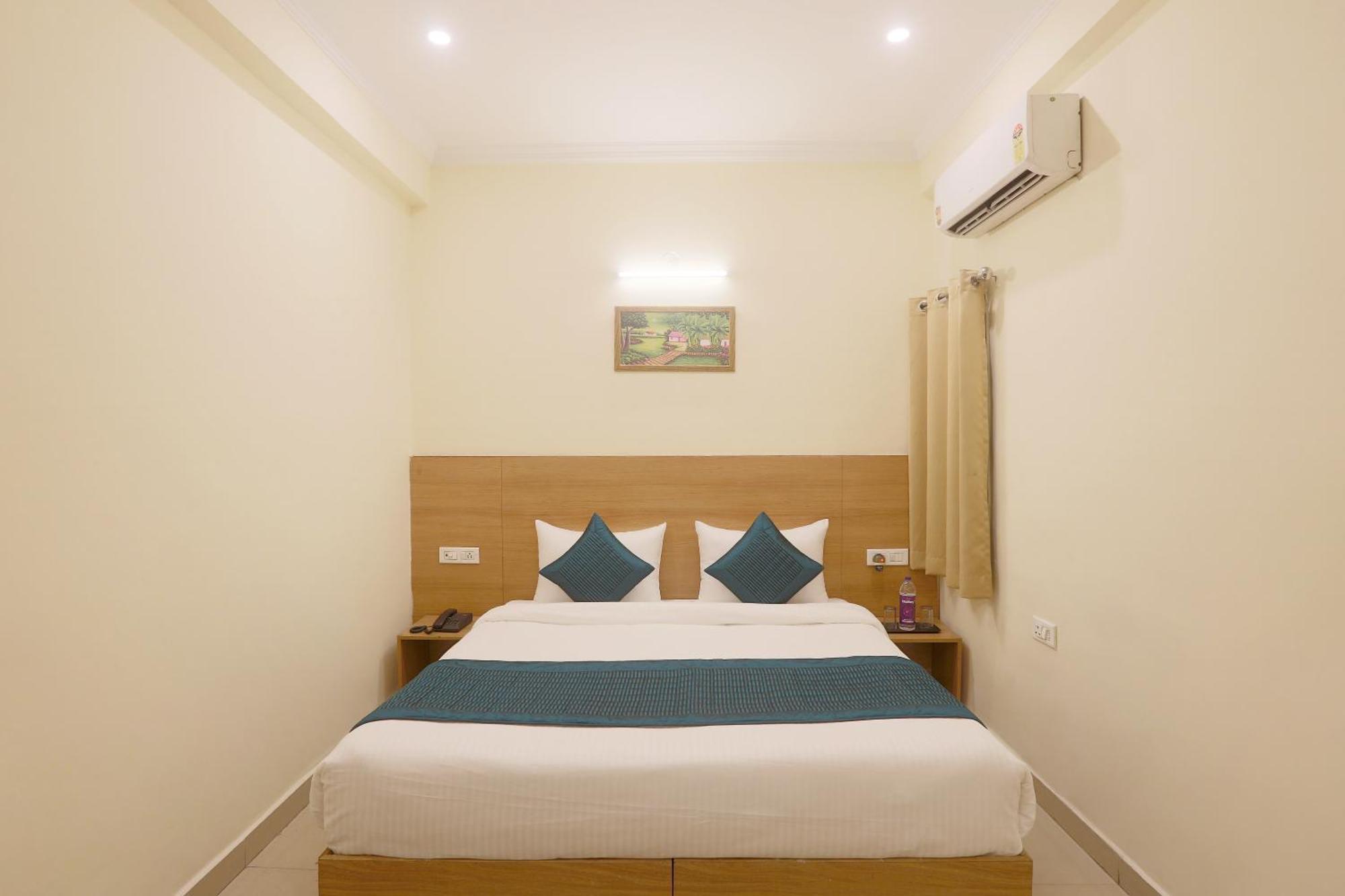 Hotel Lemon Suites & Banquet Noida Sector 62 Екстериор снимка