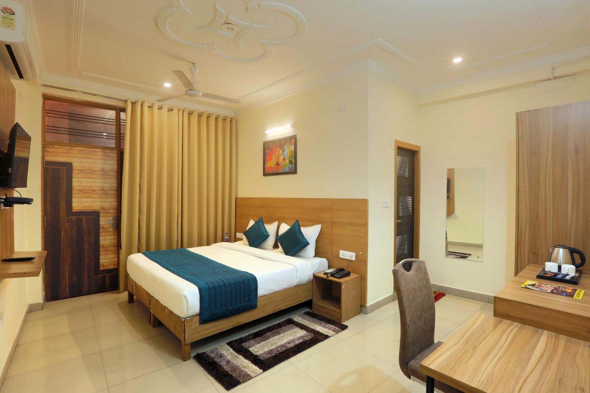 Hotel Lemon Suites & Banquet Noida Sector 62 Екстериор снимка