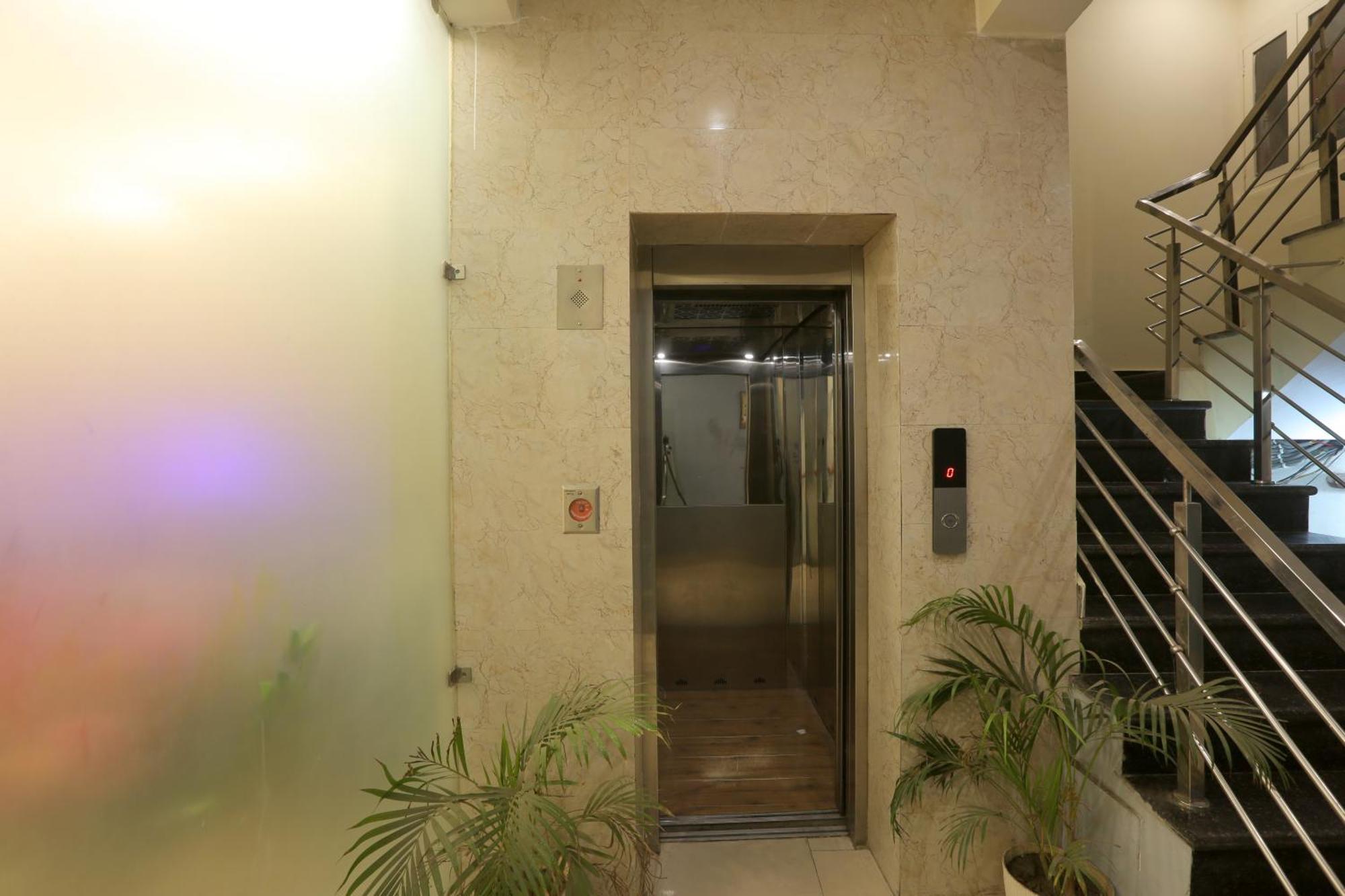 Hotel Lemon Suites & Banquet Noida Sector 62 Екстериор снимка