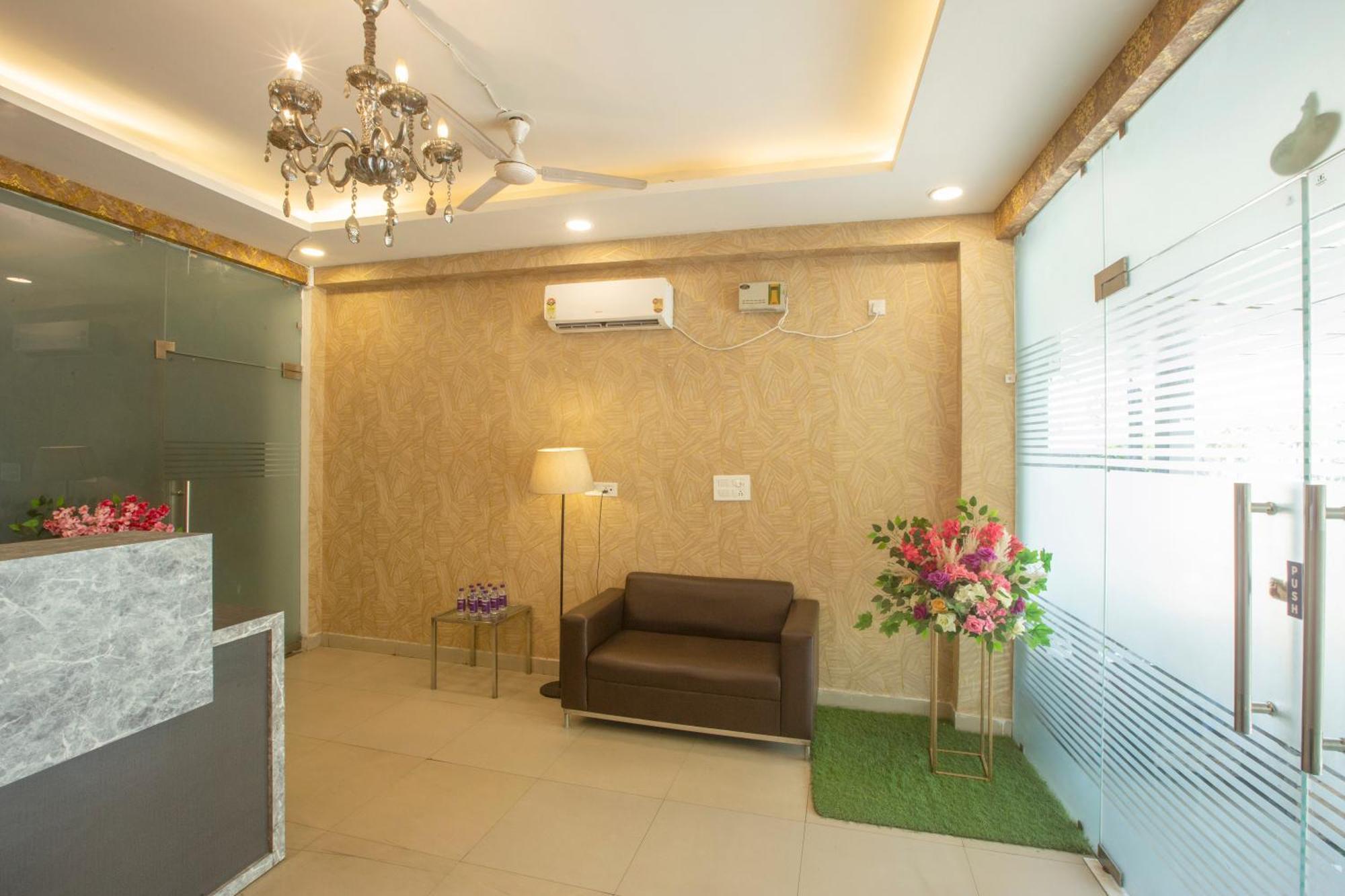 Hotel Lemon Suites & Banquet Noida Sector 62 Екстериор снимка