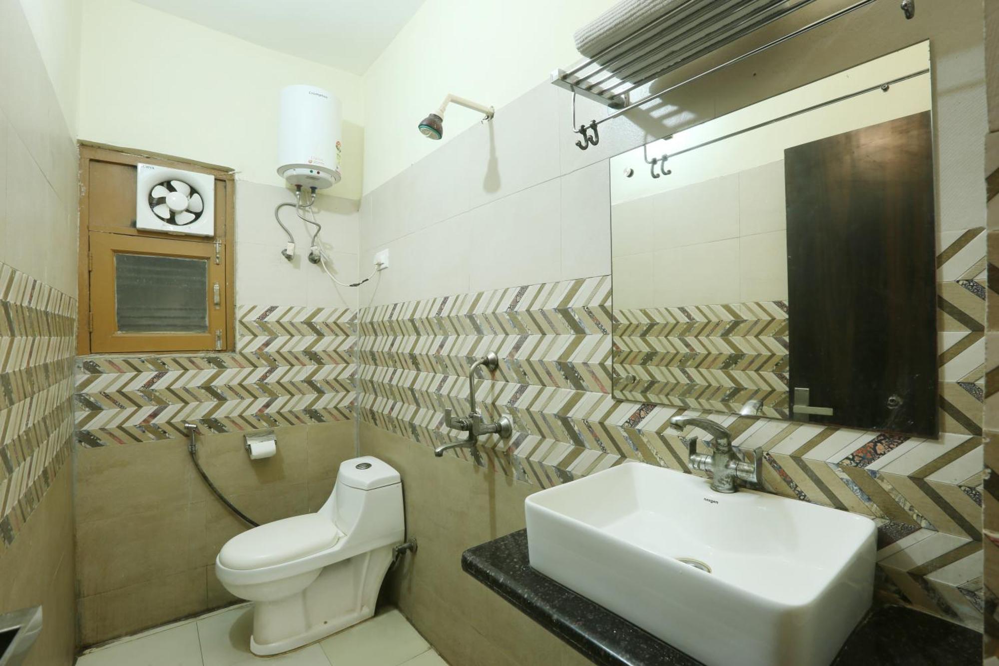 Hotel Lemon Suites & Banquet Noida Sector 62 Екстериор снимка