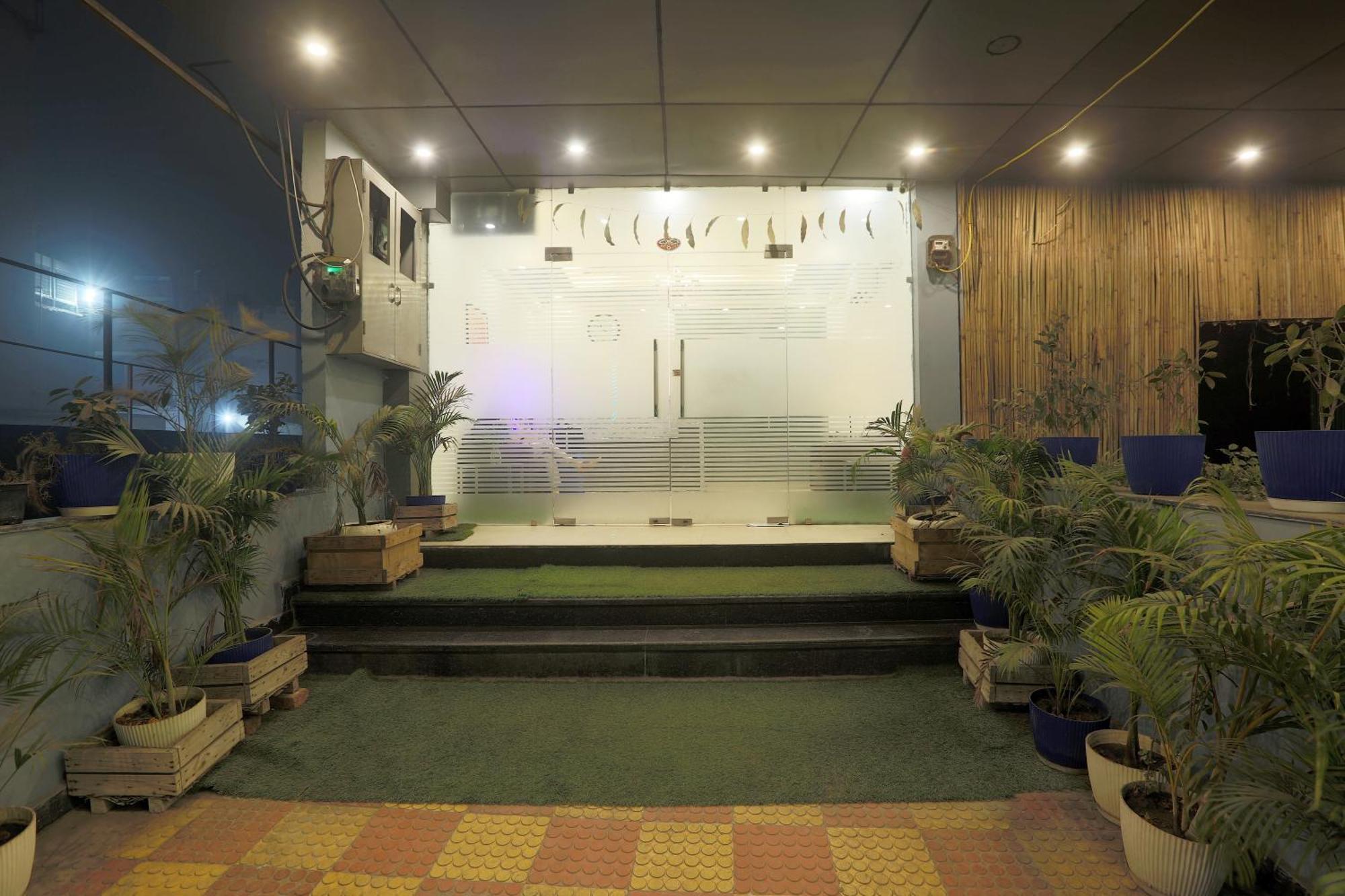 Hotel Lemon Suites & Banquet Noida Sector 62 Екстериор снимка