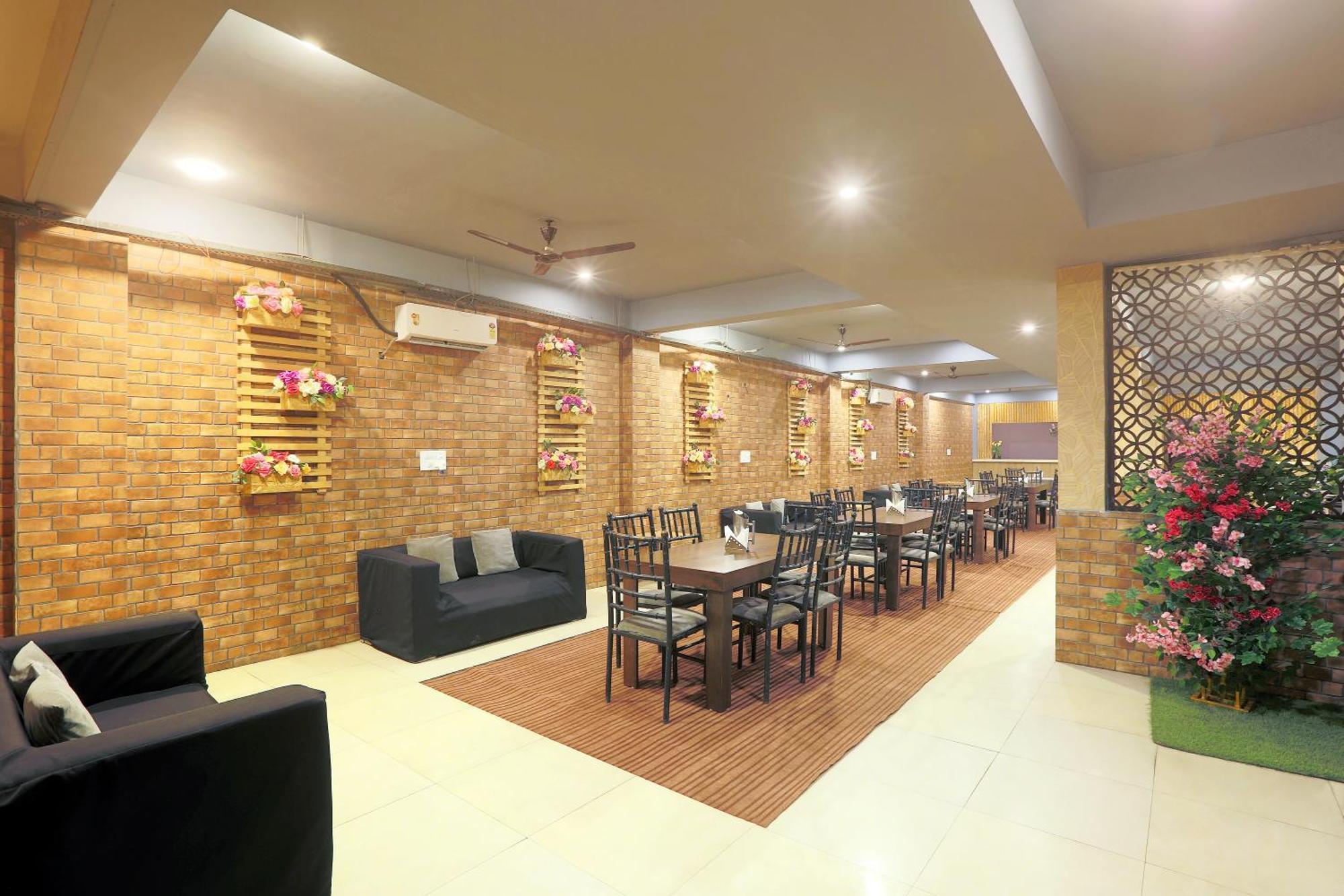 Hotel Lemon Suites & Banquet Noida Sector 62 Екстериор снимка